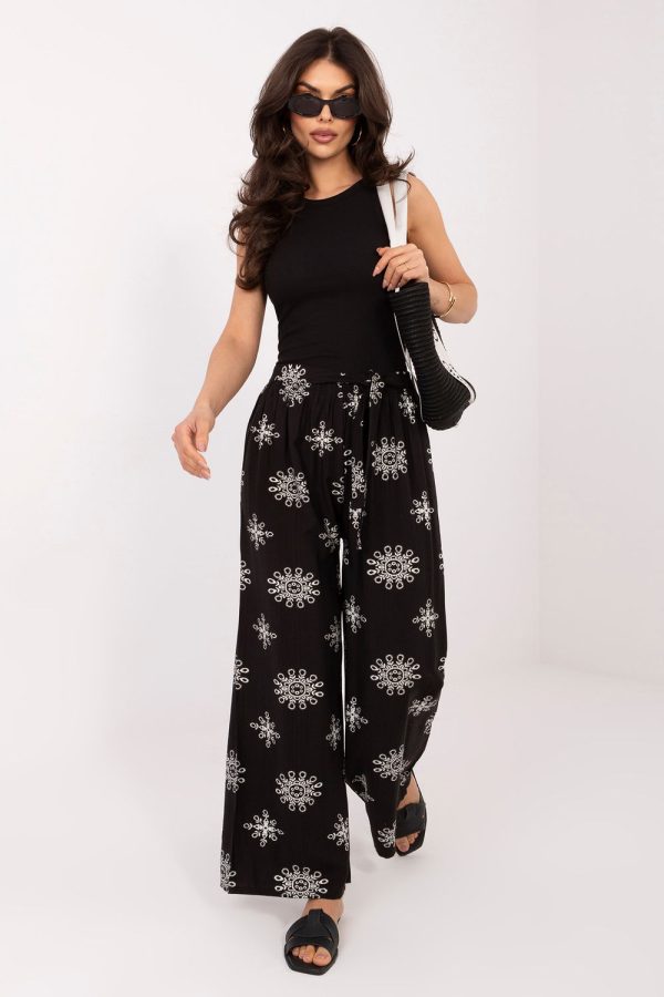 Women trousers model 226629 Italy Moda