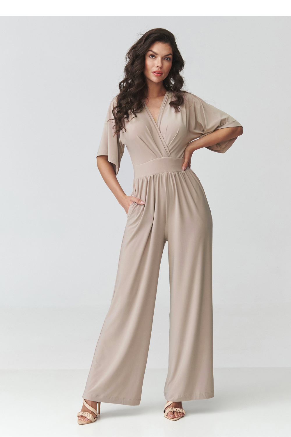 1121902 Suit model 226848 Makadamia