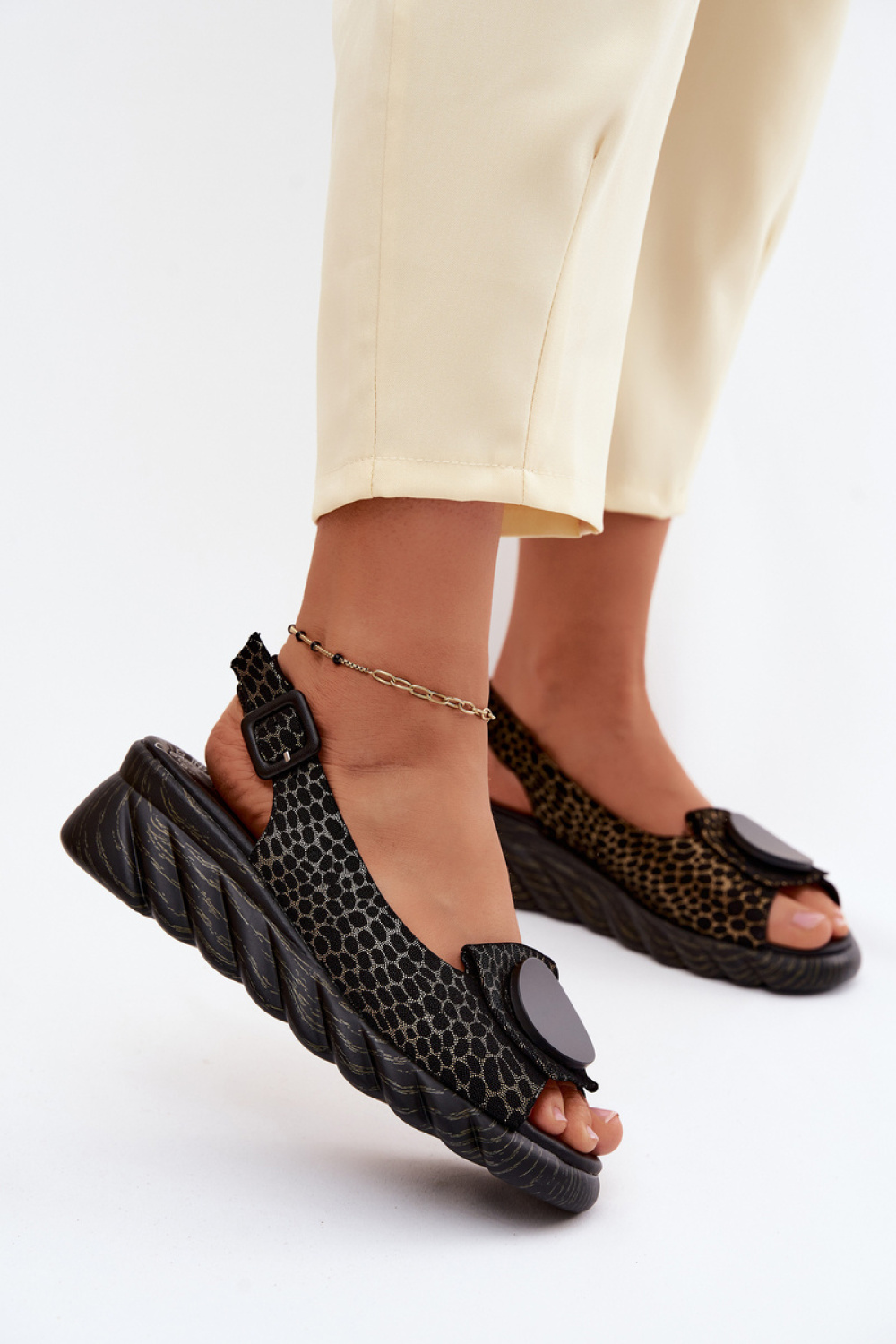 1125212 Buskin model 227904 Step in style