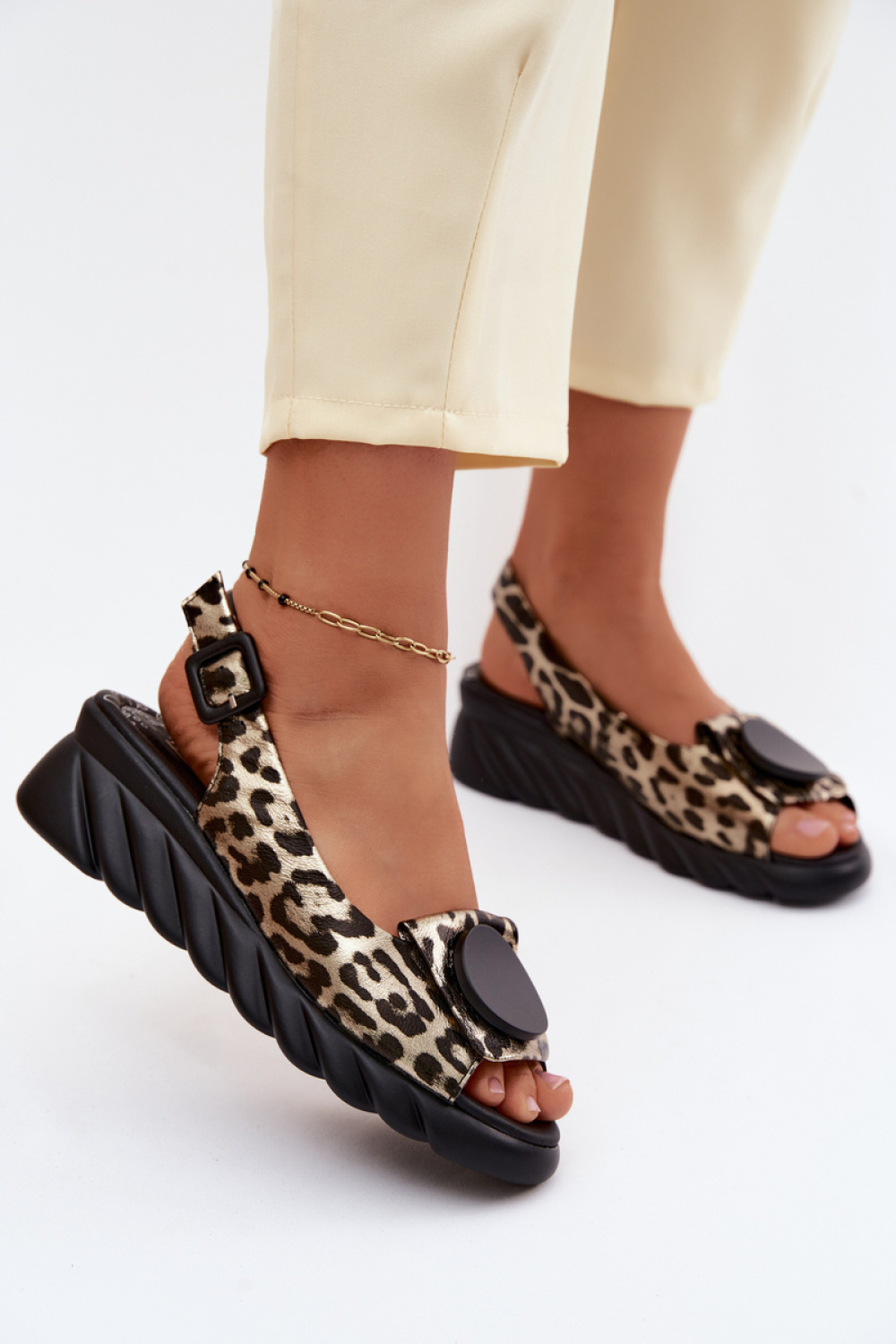 1125215 Buskin model 227905 Step in style
