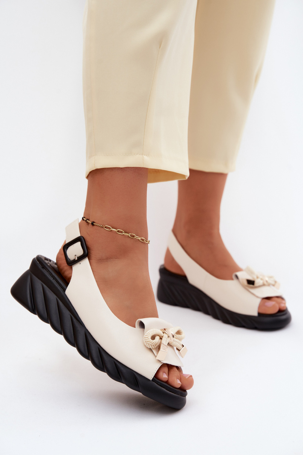 1125221 Buskin model 227907 Step in style