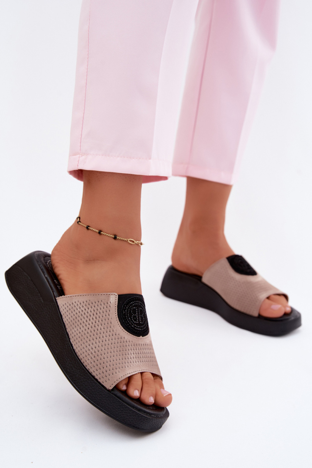 1125290 Buskin model 227931 Step in style