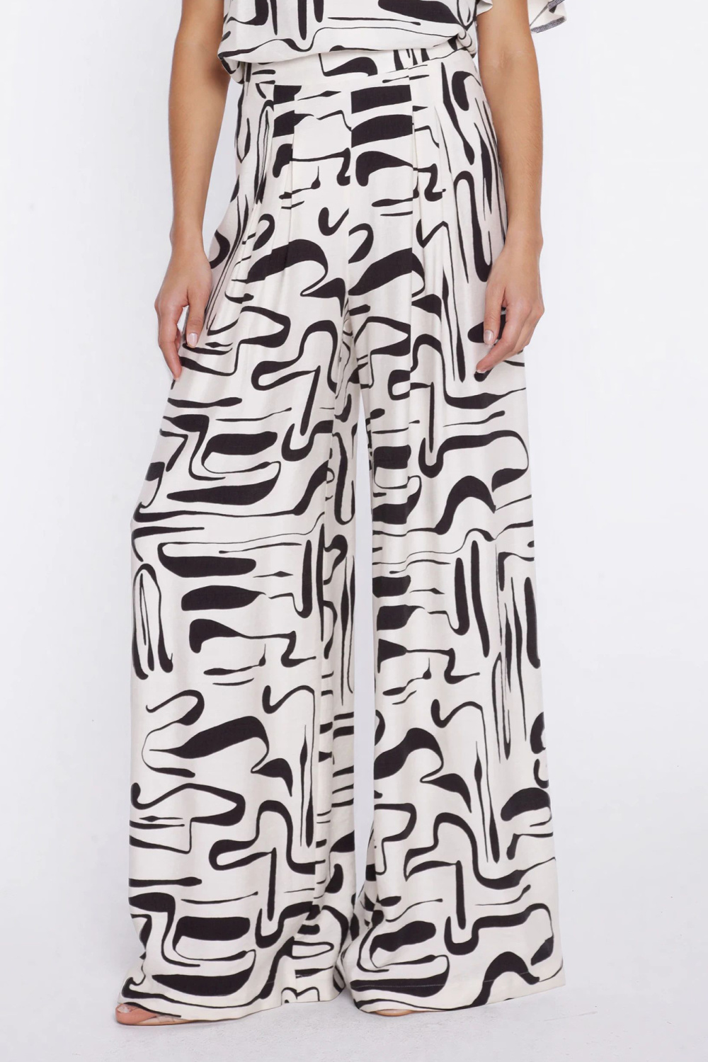1125470 Women trousers model 228007 Nife