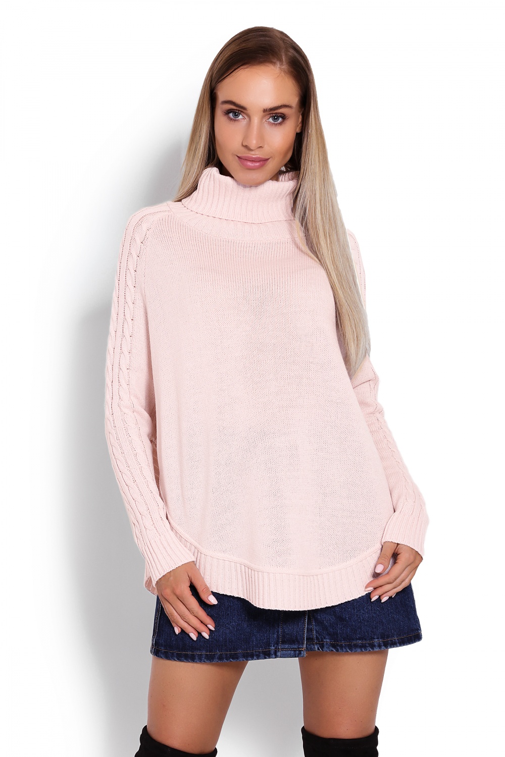 820096 Poncho model 122919 PeeKaBoo