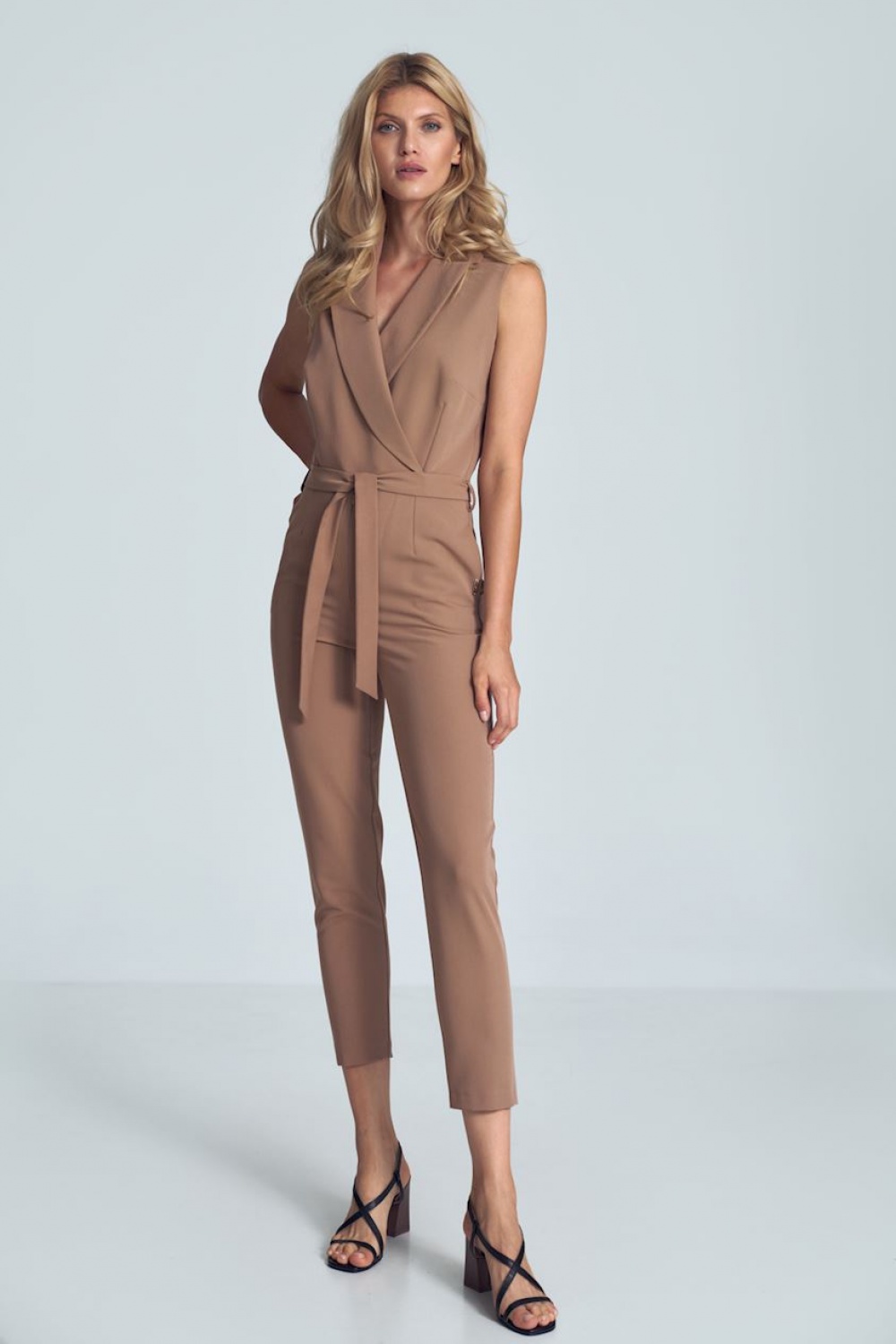 888368 Suit model 147905 Figl