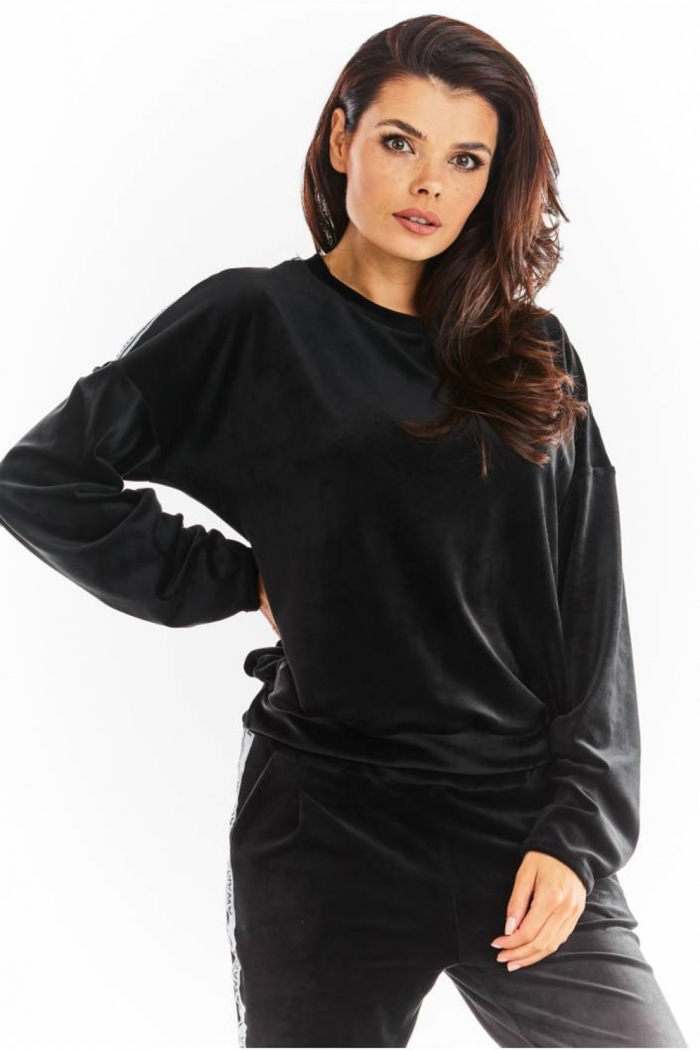 893228 Sweatshirt model 149767 awama