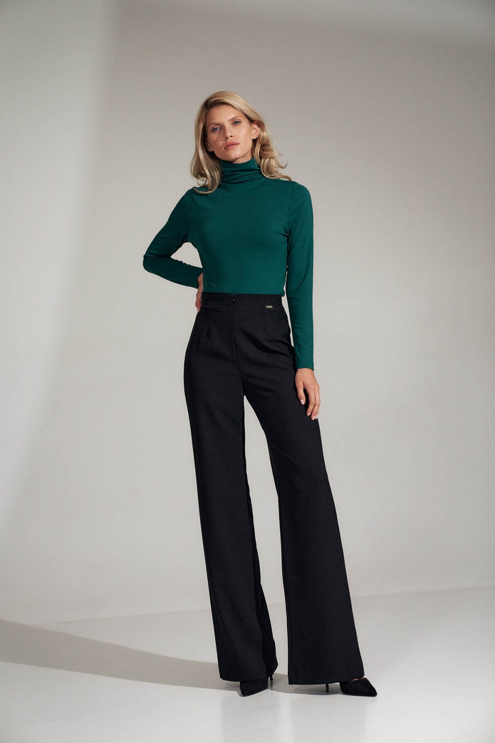 895641 Women trousers model 150789 Figl