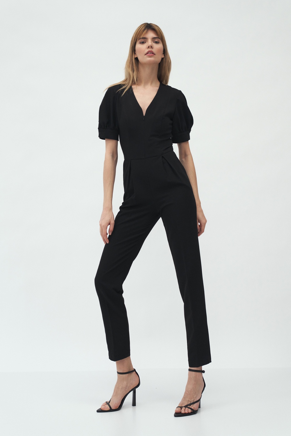 908485 Suit model 155378 Nife