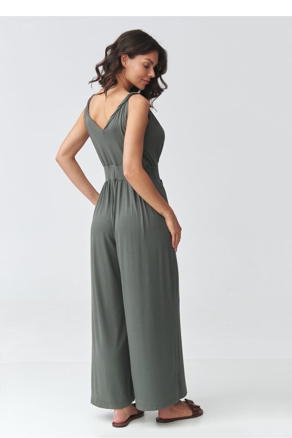 green Suit model 225660 Makadamia