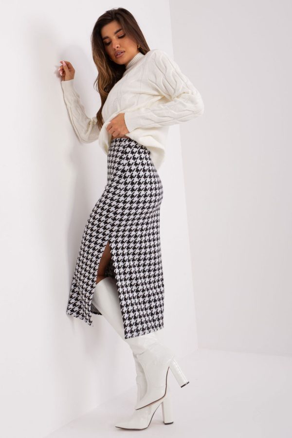 Black Skirt in Skirts with Cotton and Spandex
