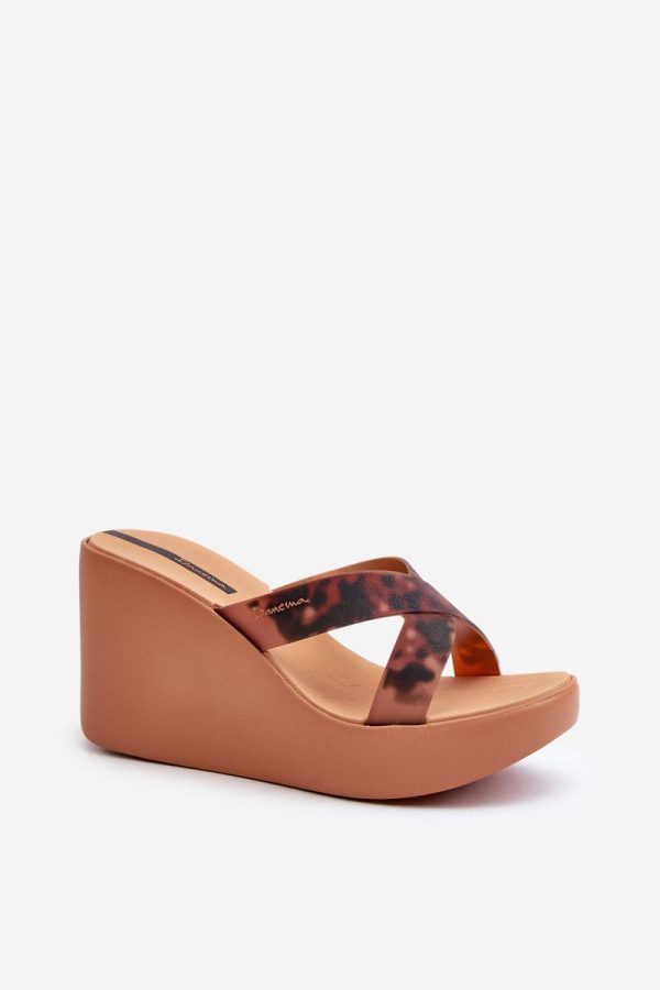 Brown Flip-flops in Sandals & Flip-Flops For Women with Fabric, Footbed, Heel Height and Platform Height