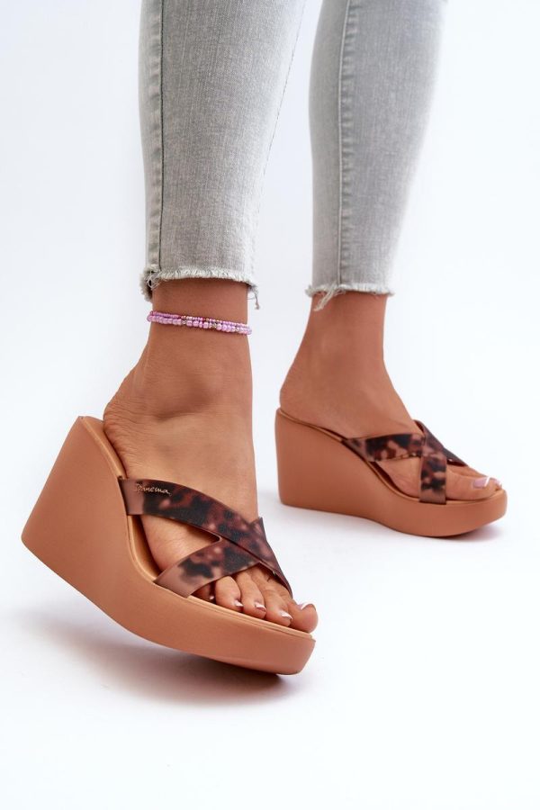 Brown Flip-flops in Sandals & Flip-Flops For Women with Fabric, Footbed, Heel Height and Platform Height