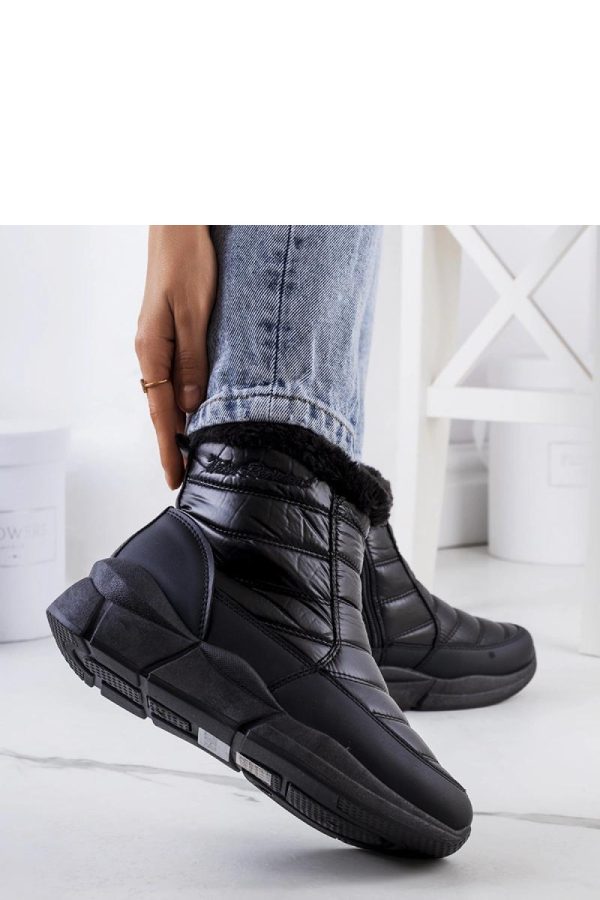 Black Snow Boots..Heel Height