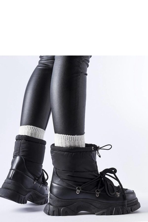 Black Snow Boots.Fabric and Heel Height