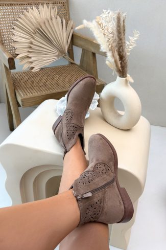 brown Boots model 224432 Step in style