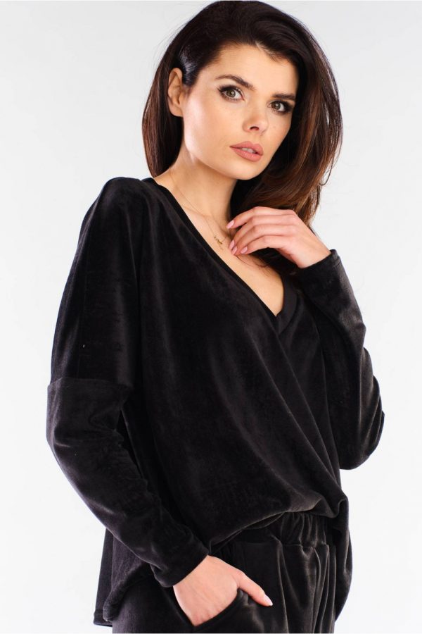Black Sweatshirt in Sweatshirts For Women with Polyester and Spandex